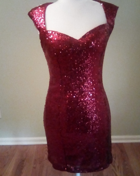 Guess Dresses & Skirts - NWT Guess sequined bodycon dress